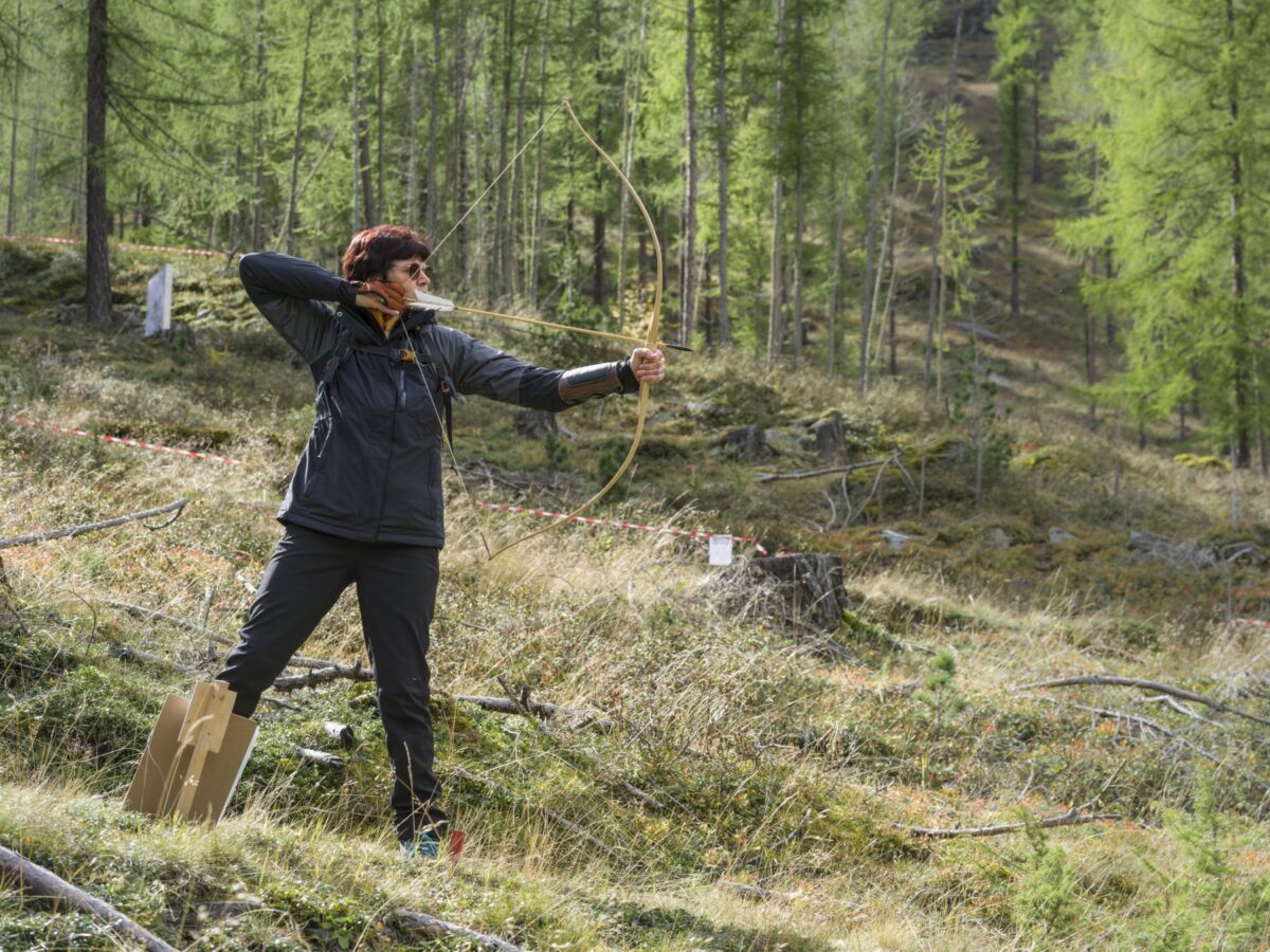 Bogenschützin in Action<br/>Arciere in azione<br/>Archer in action